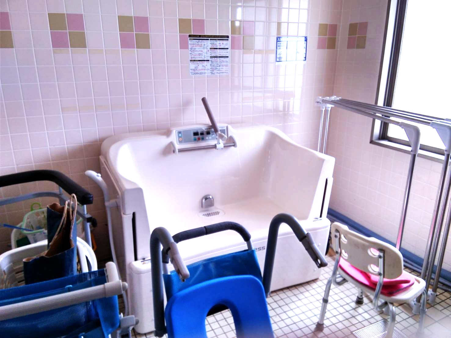 浴室　グループホームとしては珍しい機械浴もございますので、介護度の高い方でも安心して入浴して頂けます。(グループホーム　ふれあい神戸西)
